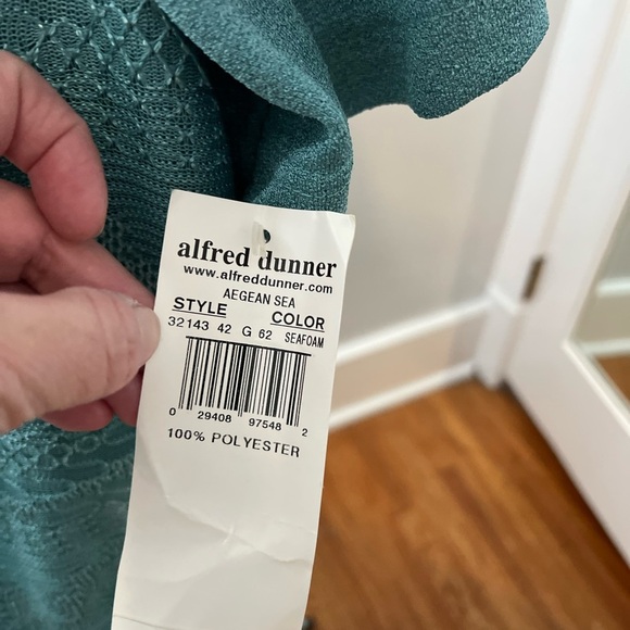 Alfred Dunner pants and Blouse Set. NWT beautiful seafoam color - Picture 3 of 5